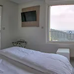 La 3*